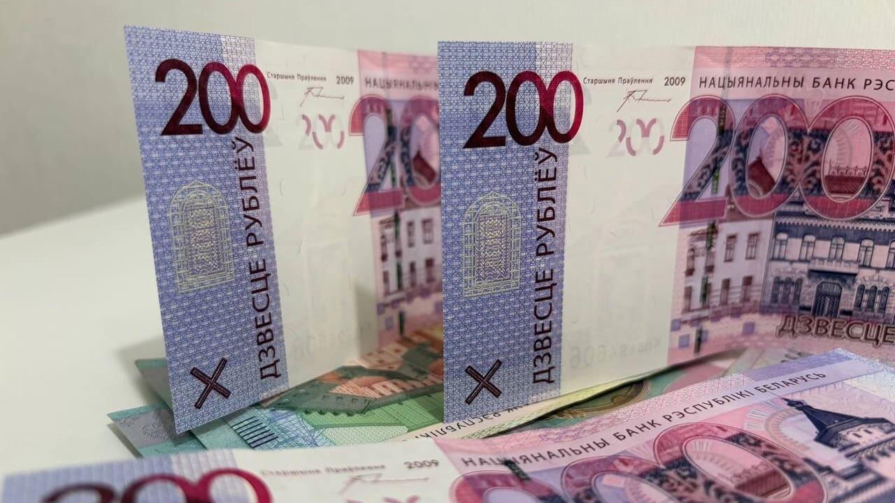 Нанимателя оштрафовали и заставили отдать 46 800 рублей работникам