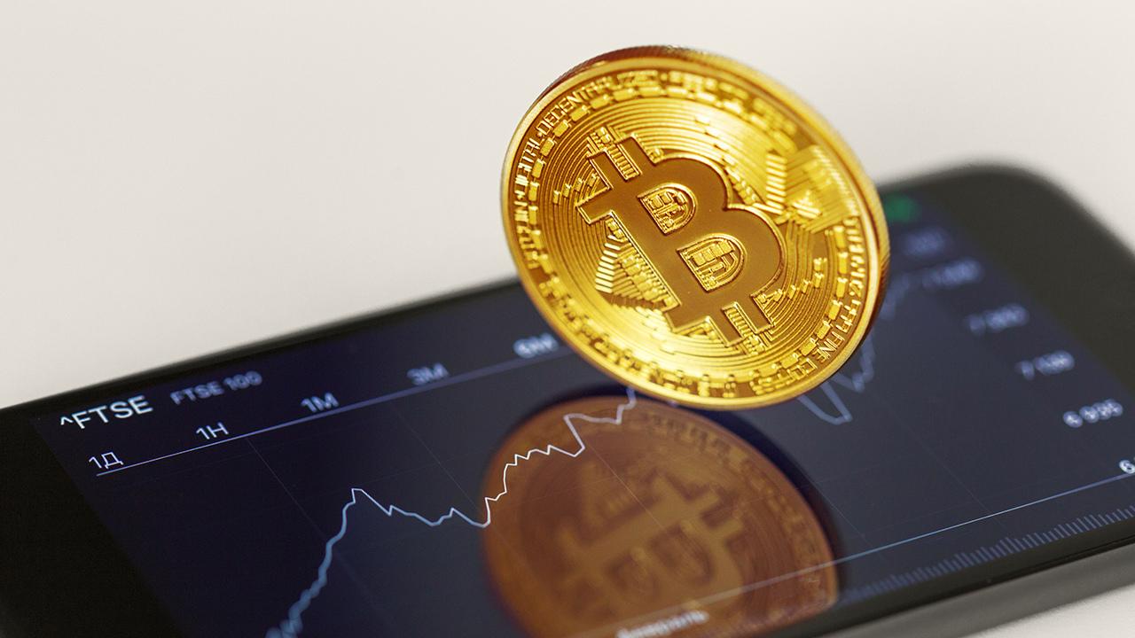 В пике Биткойн продавали на 2 145.6 USD дороже